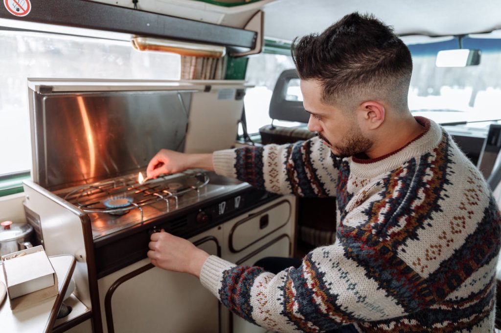 Cuisine équipée à l’arrière d’un van